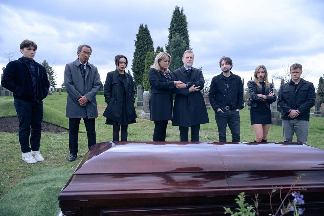 Destino Final: Lazos de sangre : Foto April Telek, Richard Harmon, Teo Briones, Owen Patrick Joyner, Anna Lore, Andrew Tinpo Lee, Alex Zahara, Kaitlyn Santa Juana