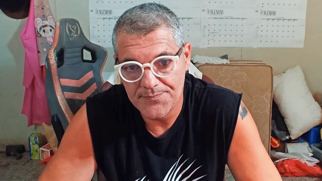 Frank Cuesta: "No tengo cáncer y nunca he rescatado animales. Ha sido todo  parte un show que se me ha ido yendo de las manos" - Televisión por  SensaCine