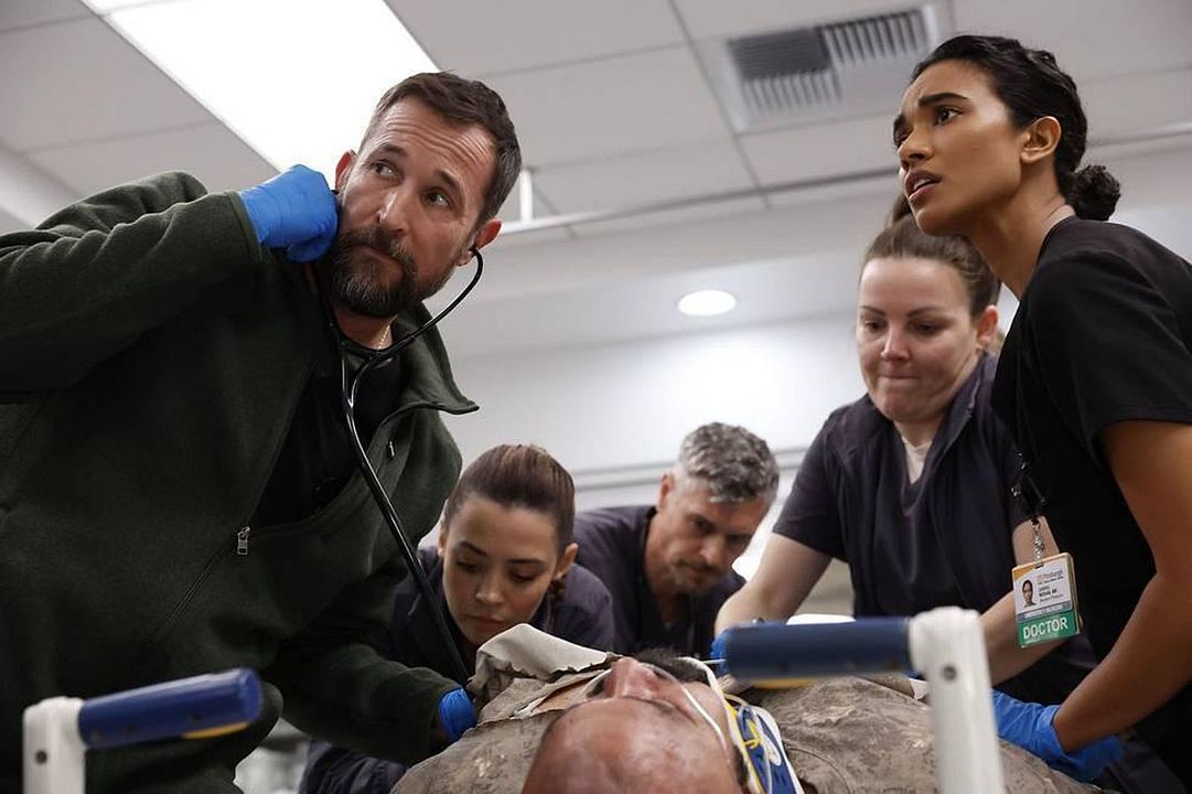 Foto Noah Wyle, Supriya Ganesh, Ned Brower