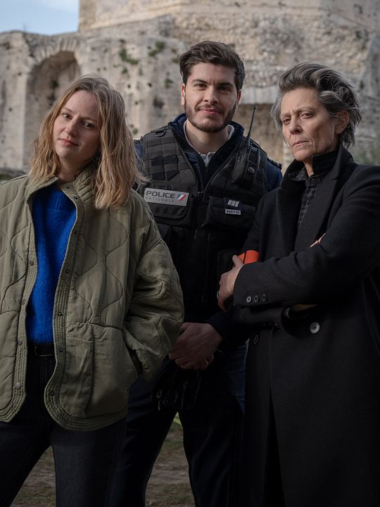 Asesinato en Nimes : Cartel