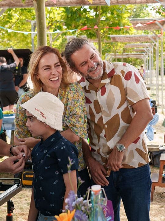 Tres de más : Cartel