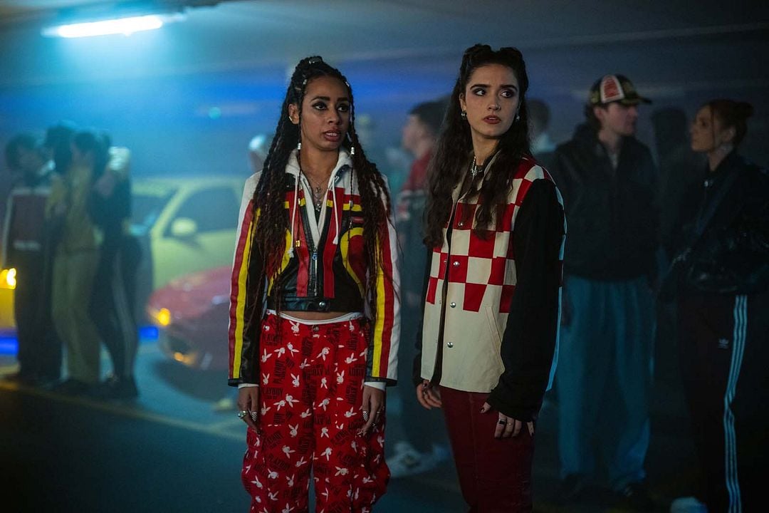 Culpa mía: Londres : Foto Eve Macklin, Asha Banks