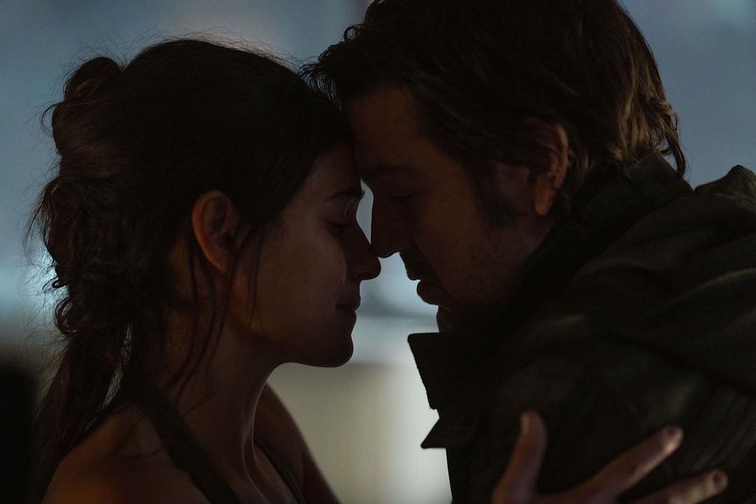 Foto Diego Luna, Adria Arjona