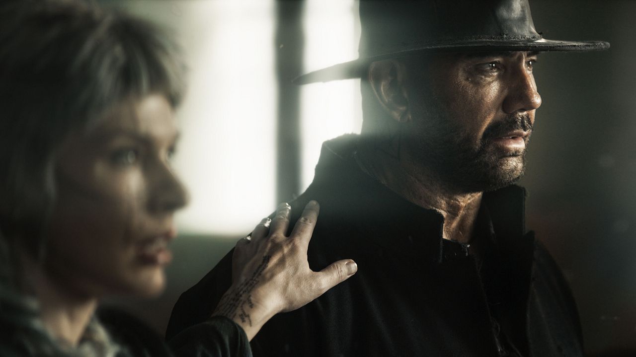 Tierras perdidas : Foto Milla Jovovich, Dave Bautista