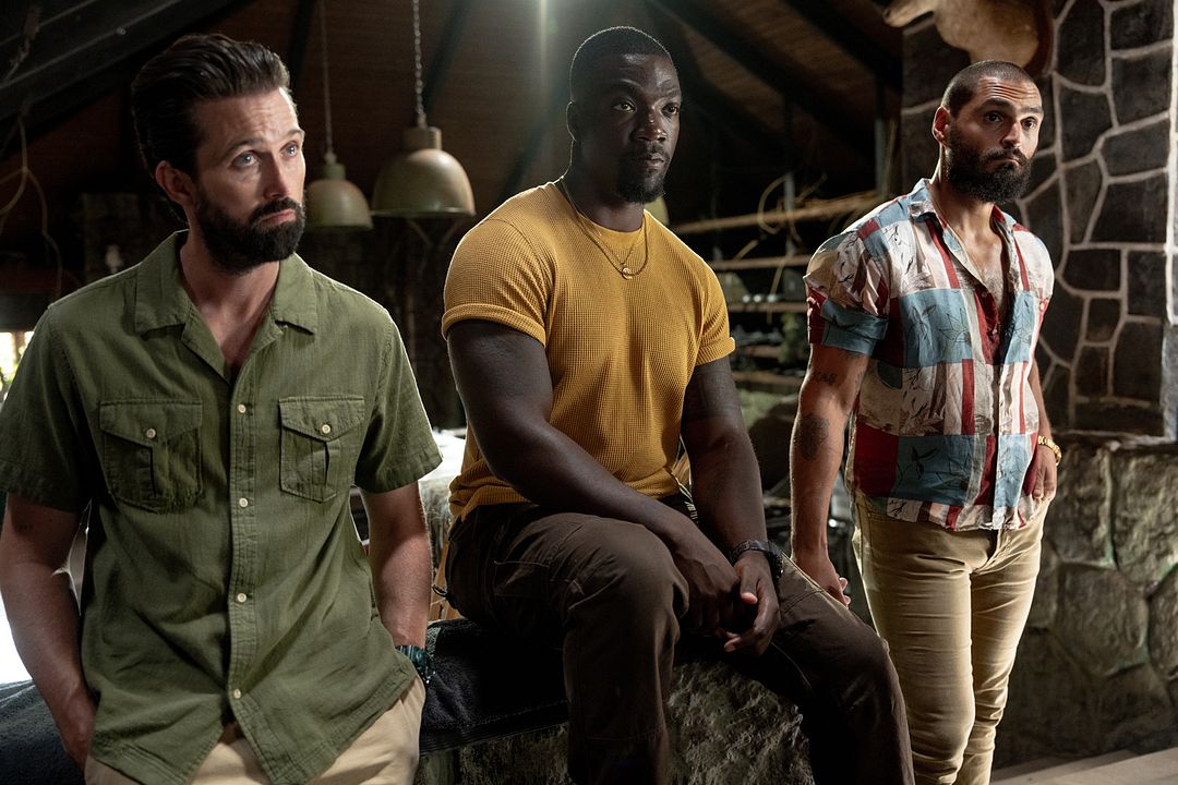 En la zona gris : Foto Christian Ochoa Lavernia, Emmett J. Scanlan, Kojo Attah