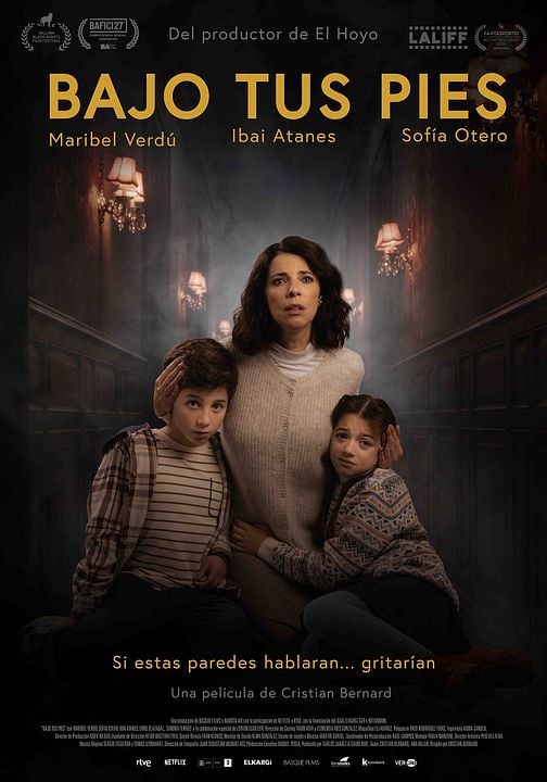 Bajo tus pies : Cartel