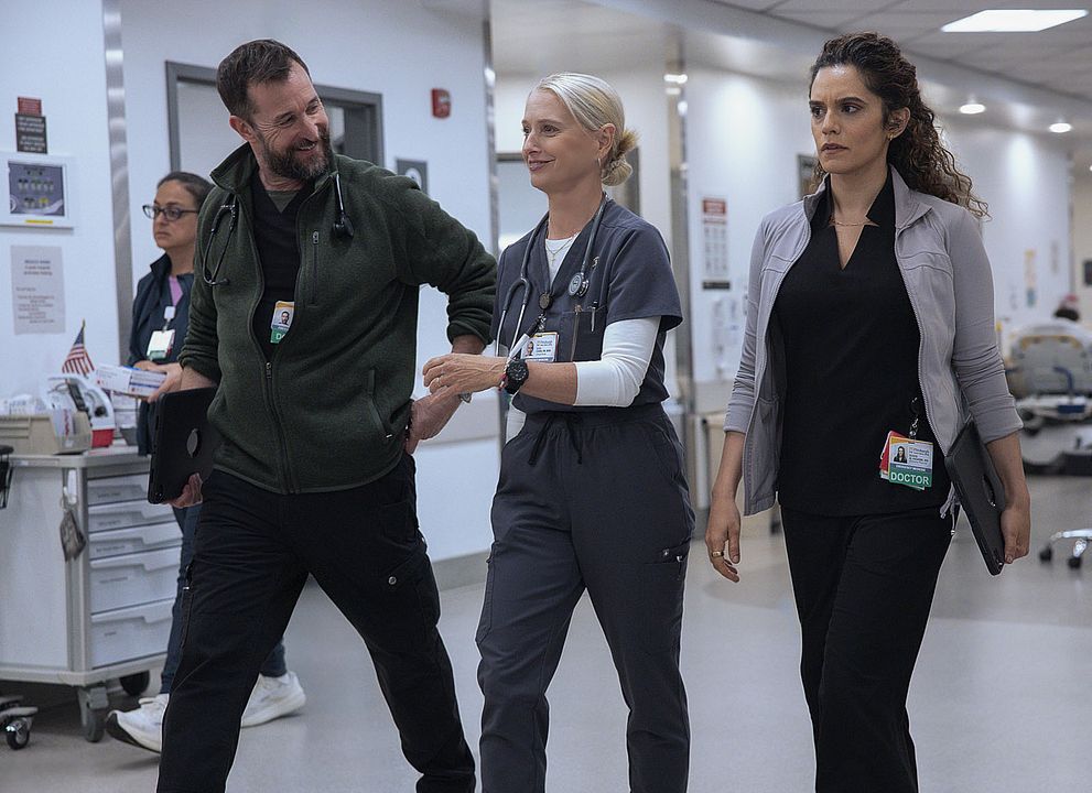 Foto Noah Wyle, Sepideh Moafi, Katherine LaNasa