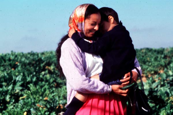 El domingo si Dios quiere : Foto Yamina Benguigui, Fejria Deliba