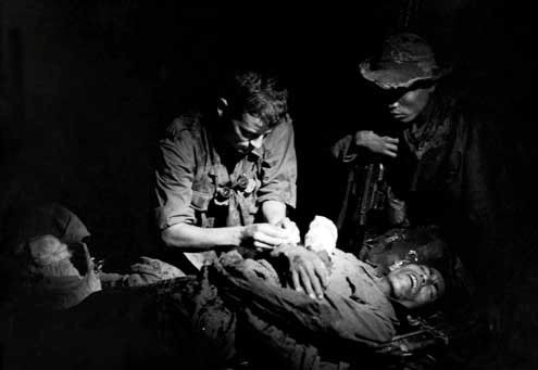 Sangre en Indochina : Foto Pierre Schoendoerffer, Jacques Perrin