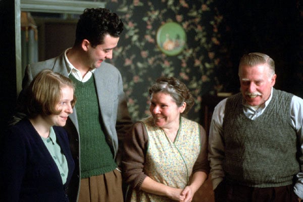 El secreto de Vera Drake : Foto Phil Davis, Imelda Staunton, Daniel Mays, Alex Kelly