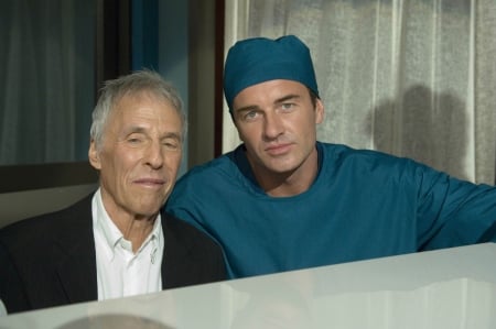 Foto Julian McMahon, Burt Bacharach