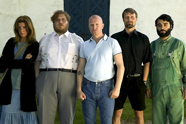 Foto Mads Mikkelsen, Ali Kazim, Ulrich Thomsen, Paprika Steen