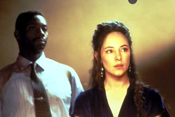 Sola en la penumbra : Foto Madeleine Stowe