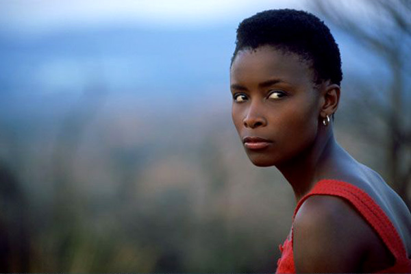 Atrapa el fuego : Foto Phillip Noyce, Bonnie Mbuli