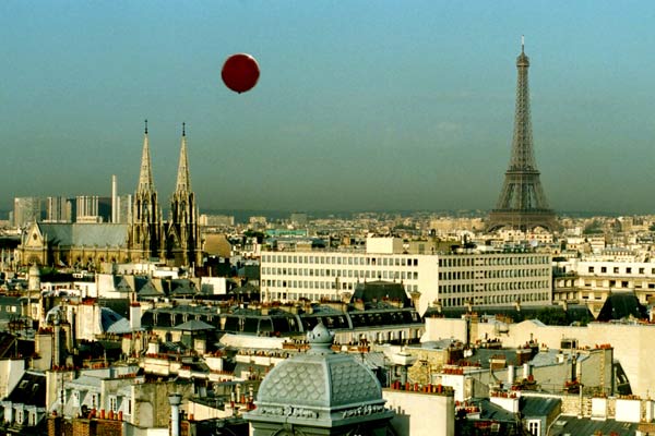 El vuelo del globo rojo : Foto