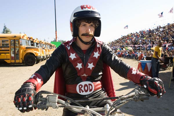 Flipado sobre ruedas : Foto Akiva Schaffer, Andy Samberg