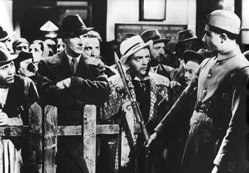 El agente secreto : Foto John Gielgud, Alfred Hitchcock, Peter Lorre