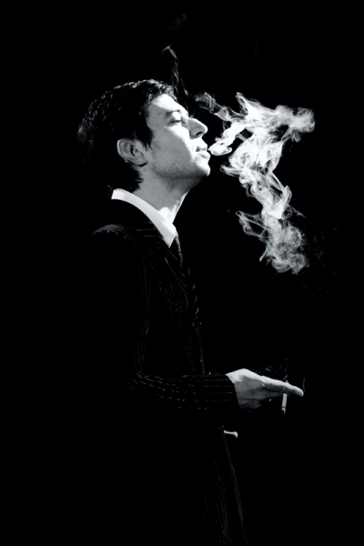 Gainsbourg (Vida de un héroe) : Foto Eric Elmosnino