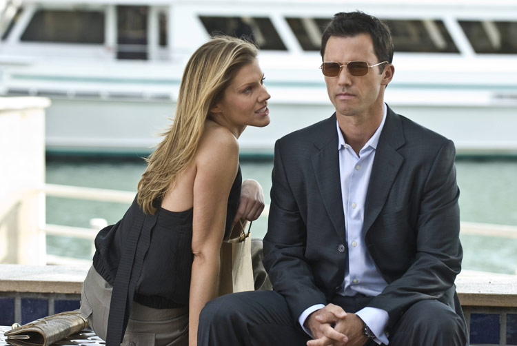 Foto Tricia Helfer, Jeffrey Donovan