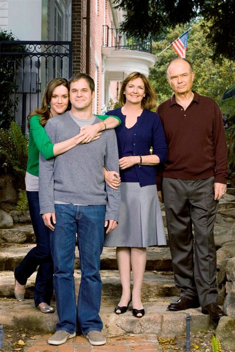 Foto Kyle Bornheimer, Kurtwood Smith, Erinn Hayes, Nancy Lenehan