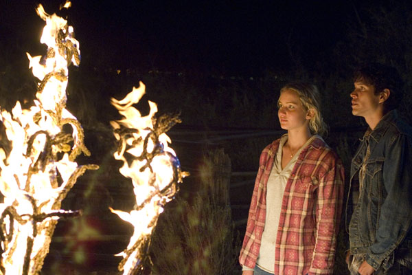 Lejos de la tierra quemada : Foto Jennifer Lawrence, Diego J. Torres