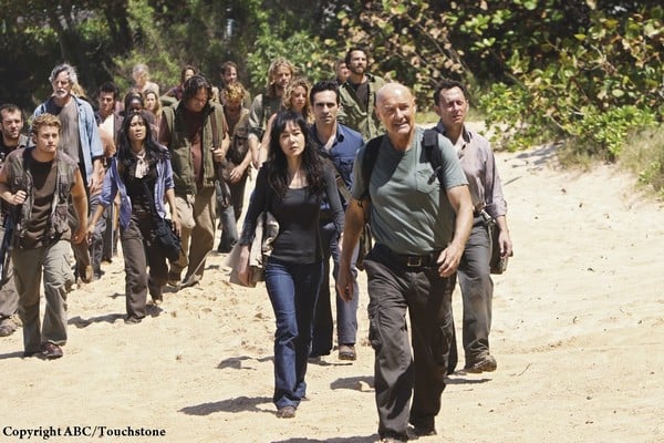 Foto Yunjin Kim, Terry O'Quinn, Nestor Carbonell, Michael Emerson