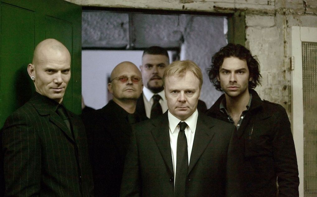 Being Human Foto Aidan Turner Jason Watkins Foto 57 Sobre 78 