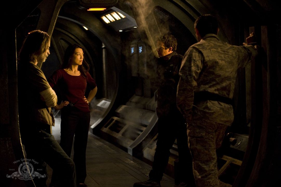 Stargate : Universe : Foto Louis Ferreira, Robert Carlyle, Ming-Na Wen, Lou Diamond Phillips