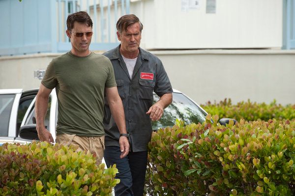 Foto Jeffrey Donovan, Bruce Campbell