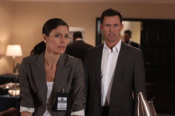 Último aviso : Foto Jeffrey Donovan, Lauren Stamile