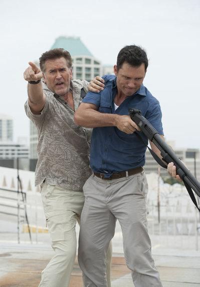 Último aviso : Foto Bruce Campbell, Jeffrey Donovan