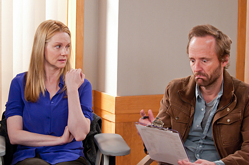 Con C mayúscula : Foto Laura Linney, John Benjamin Hickey