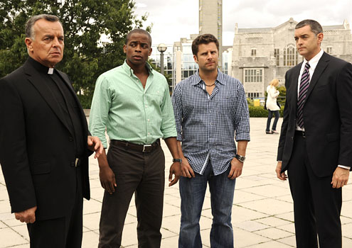 Foto James Roday Rodriguez, Timothy Omundson, Ray Wise, Dule Hill