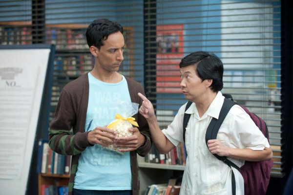 Foto Danny Pudi, Ken Jeong