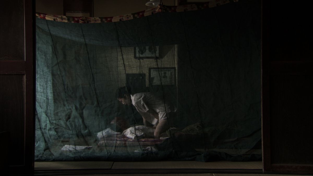 Caterpillar : Foto Koji Wakamatsu