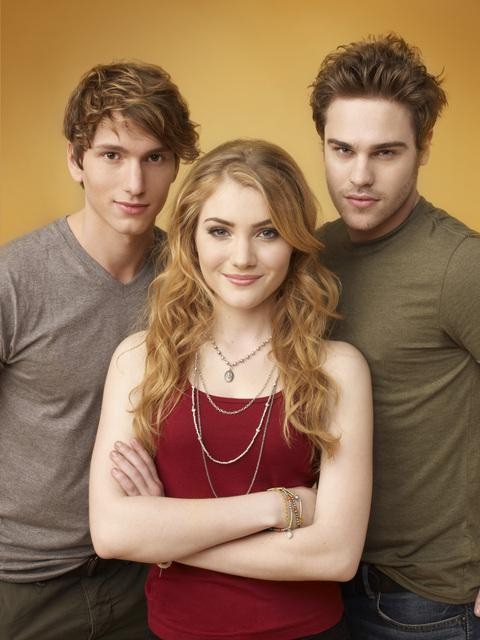 Foto Benjamin Stone, Skyler Samuels, Grey Damon