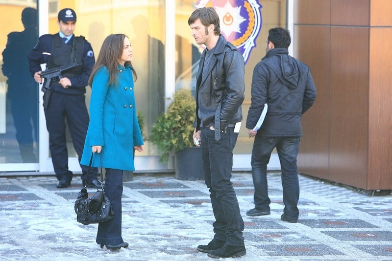 Kuzey Güney : Foto Kıvanç Tatlıtuğ, Öykü Karayel