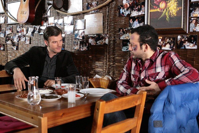 Kuzey Güney : Foto Kıvanç Tatlıtuğ, Rıza Kocaoğlu