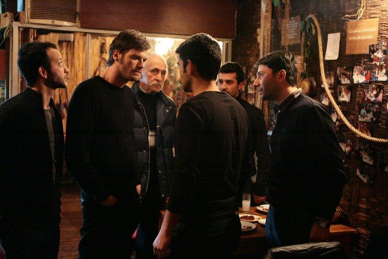 Kuzey Güney : Foto Kıvanç Tatlıtuğ, Rıza Kocaoğlu