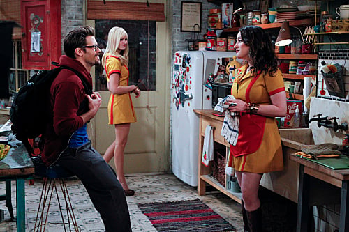 Dos chicas sin blanca : Foto Kat Dennings, Beth Behrs, Nick Zano