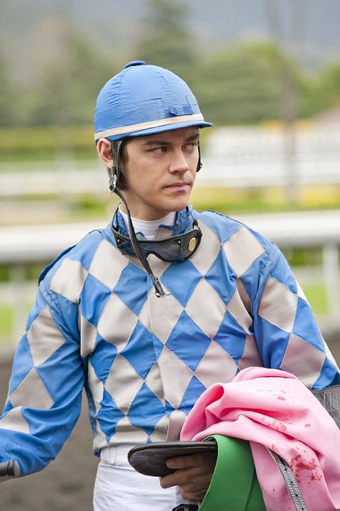 Luck : Foto Tom Payne (II)