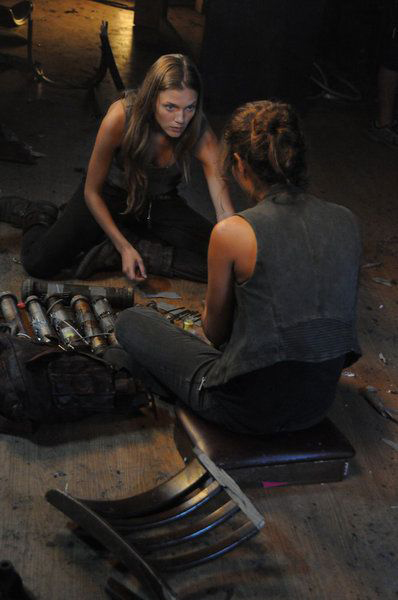 Revolution (2012) : Foto Tracy Spiridakos, Daniella Alonso