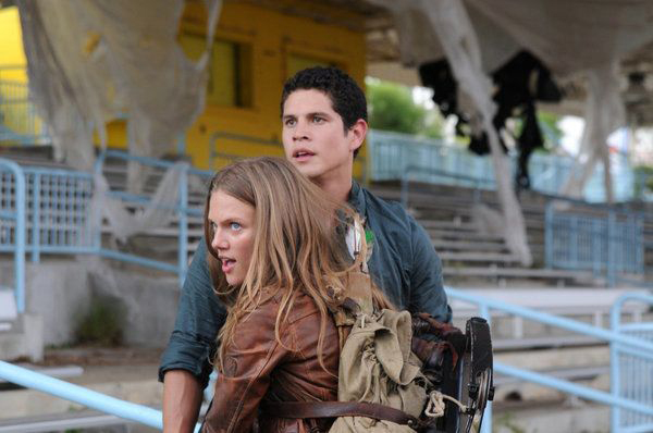 Revolution (2012) : Foto JD Pardo, Tracy Spiridakos