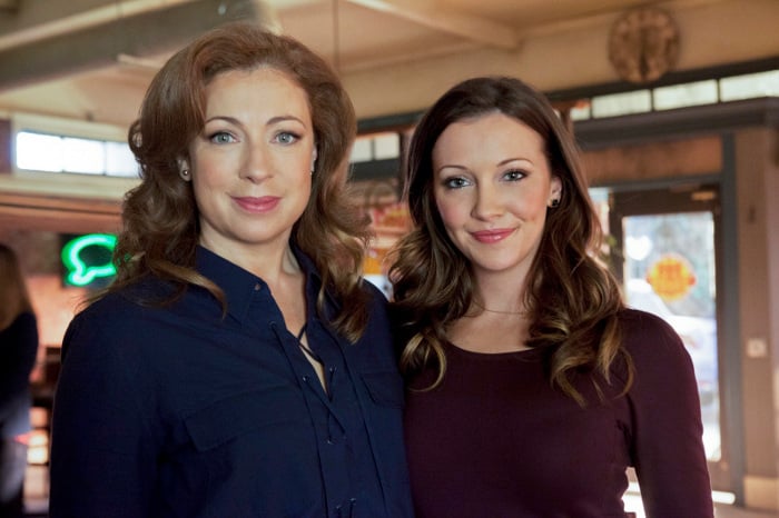 Arrow : Foto Katie Cassidy, Alex Kingston