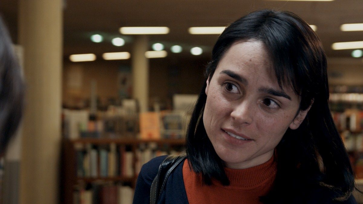 Karen llora en un bus : Foto