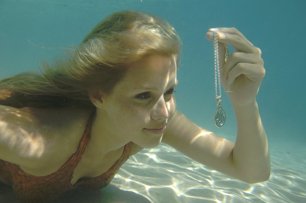 H2O : Foto Claire Holt