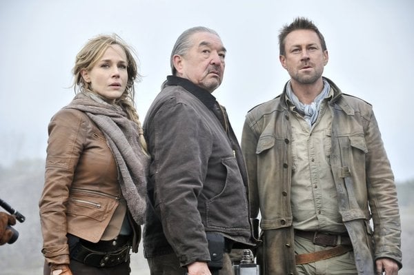 Defiance : Foto Graham Greene (II), Grant Bowler, Julie Benz