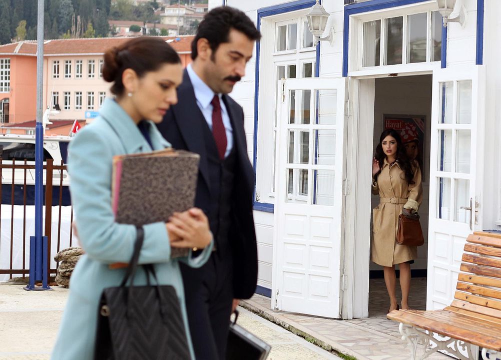 Foto Melike İpek Yalova, Bergüzar Korel, Kenan İmirzalıoğlu