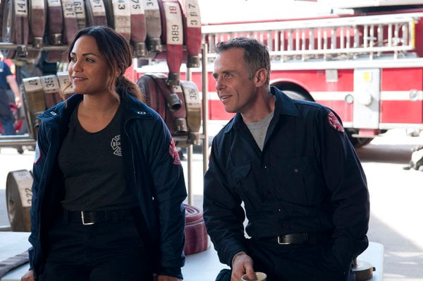 Chicago Fire : Foto Monica Raymund, David Eigenberg