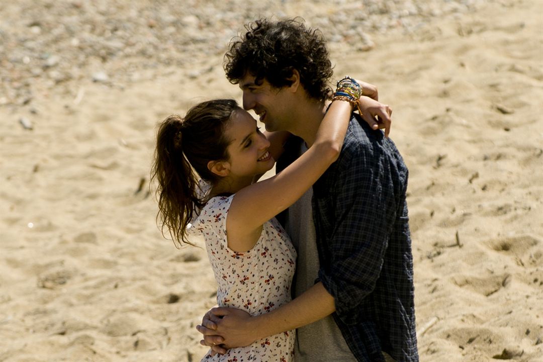 Des gens qui s'embrassent : Foto Max Boublil, Clara Ponsot
